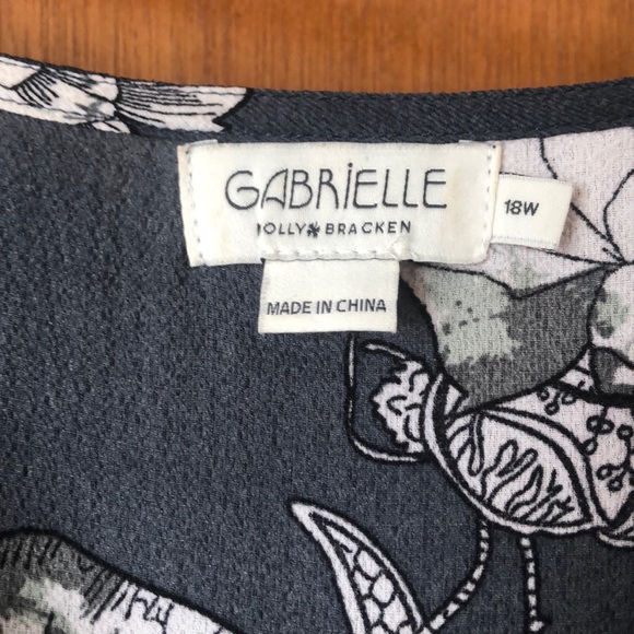 Stunning dress by Holly Bracken. - Picture 2 of 3